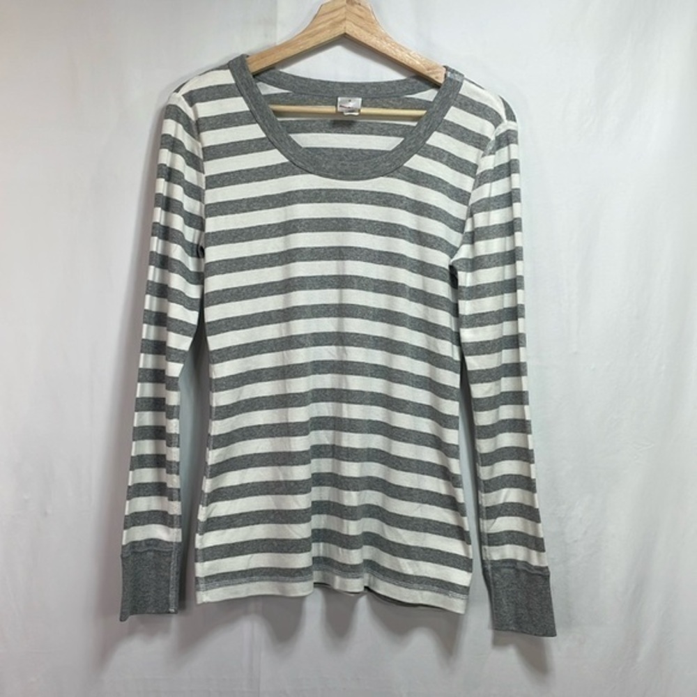 🦜 Hanna Andersson gray and white organic cotton striped PJ top